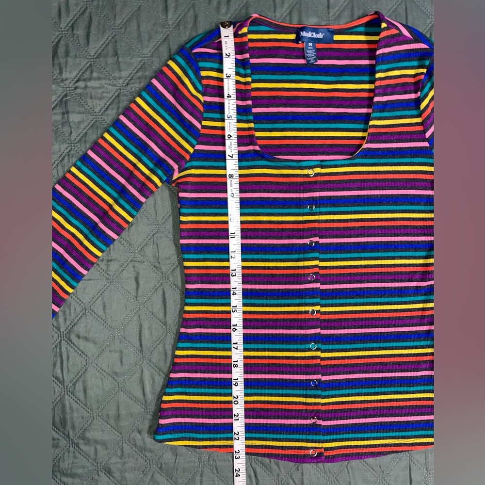 MODCLOTH "Lost In Love" Retro Bell-Sleeve Top, LIKE NEW, Size Medium - Picture 12 of 14